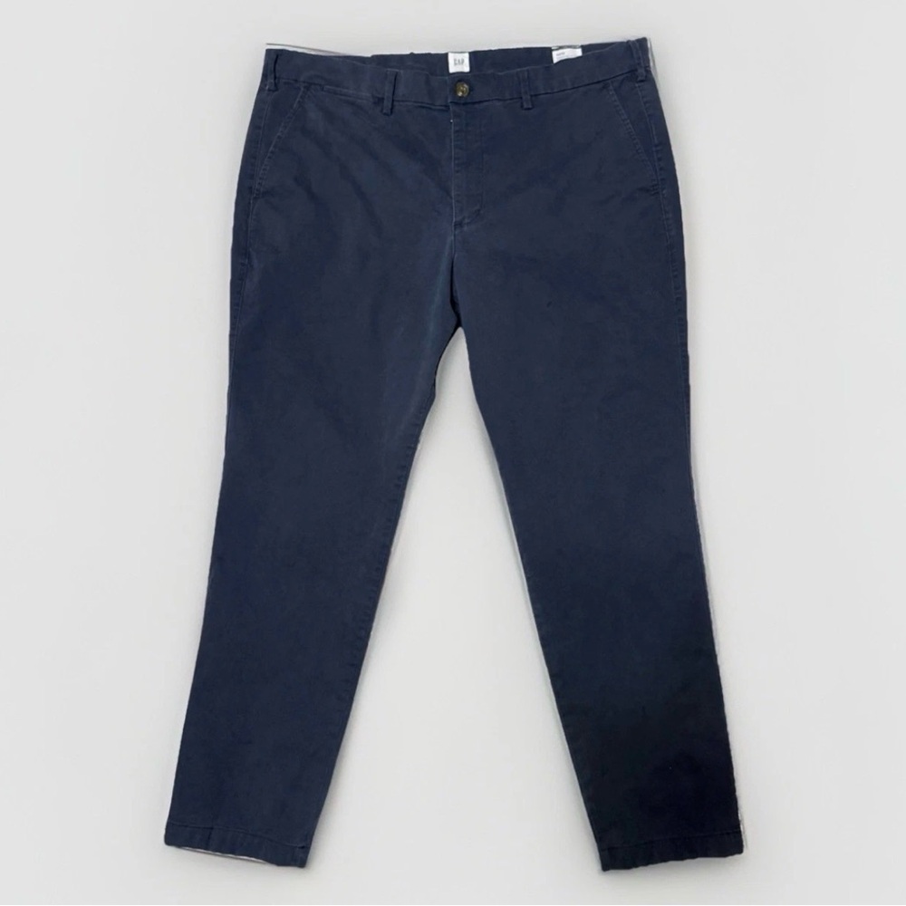 Men’s Gap new classic navy essential khaki slim chino pants